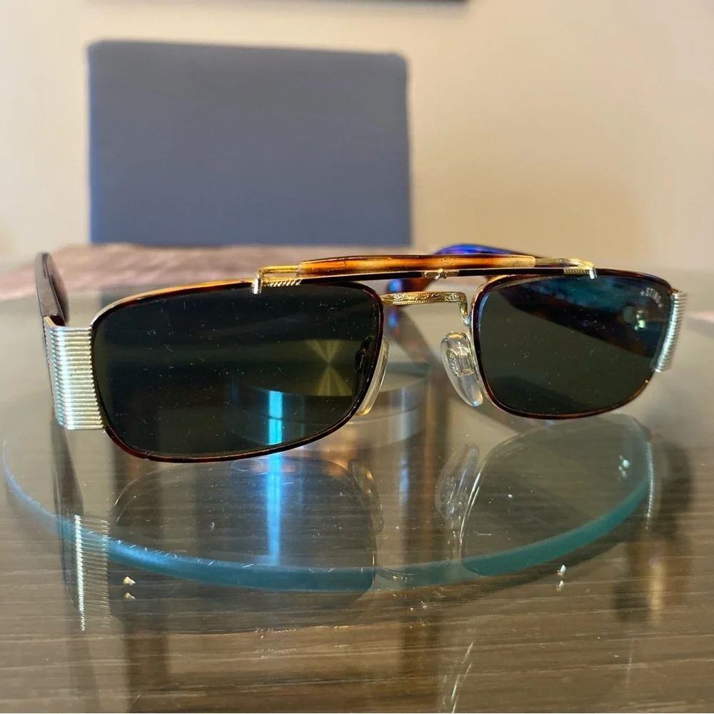Elegant Gold and Brown Men's Sunglasses